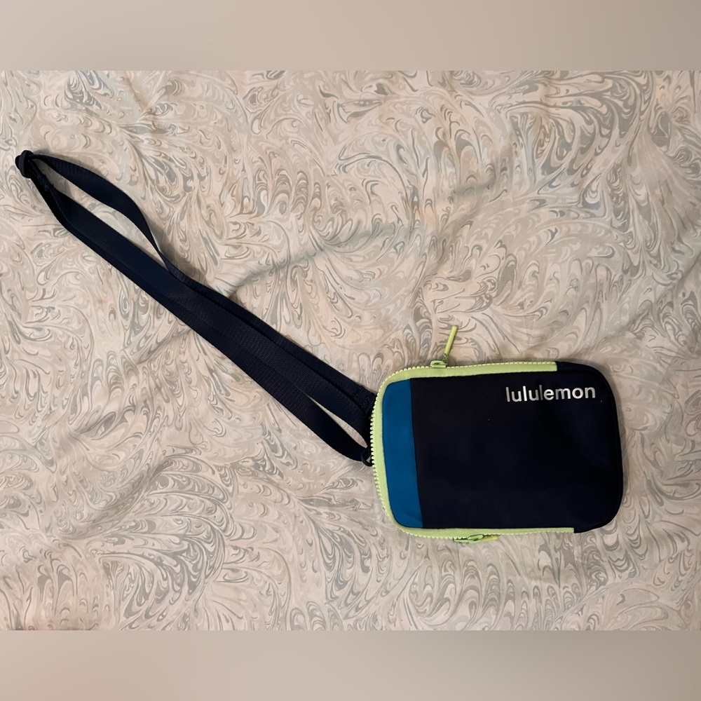 Lululemon cross body pouch!  Like new!